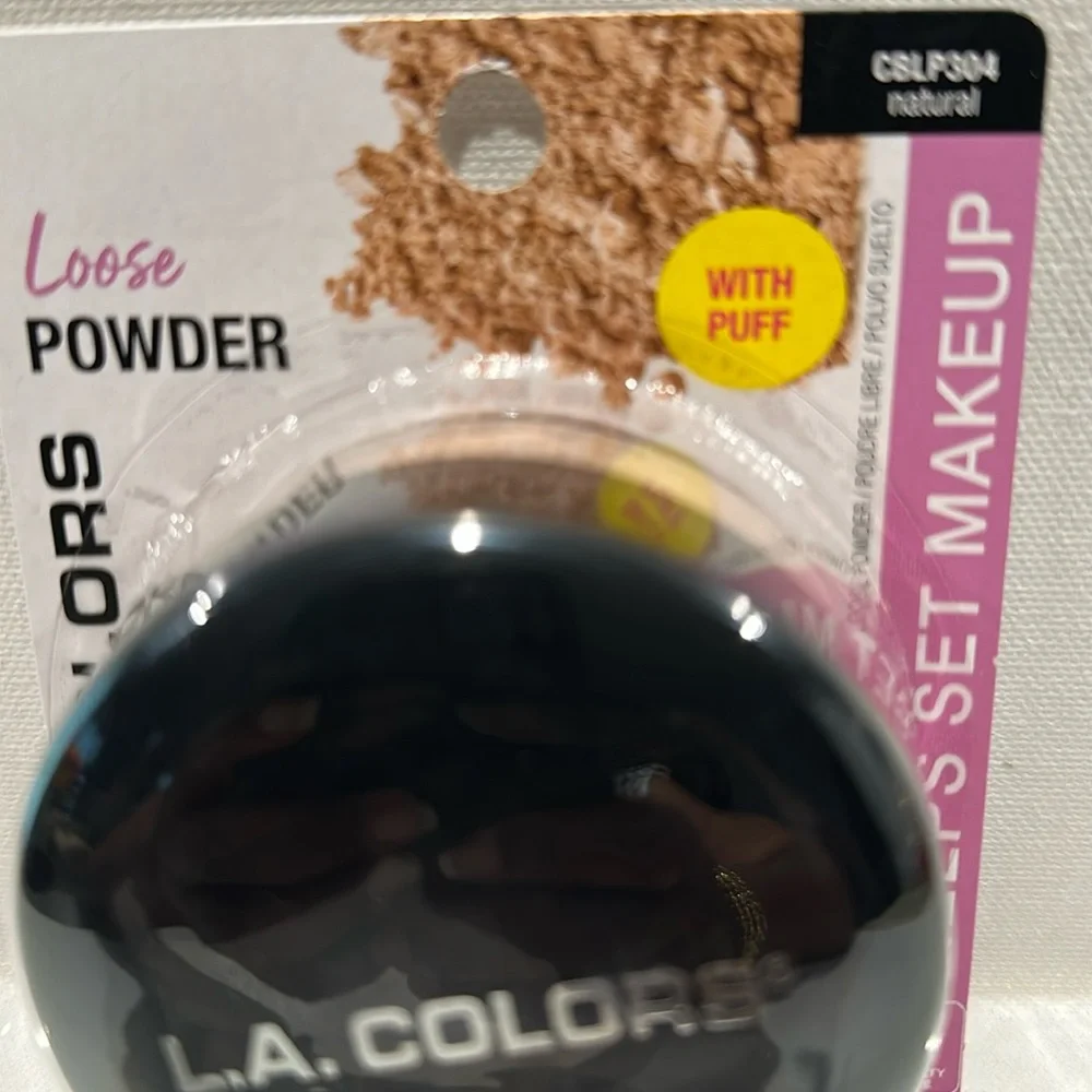 L.A. Colors Loose Natural Translucent Powder with Puff. Helps set Makeup.